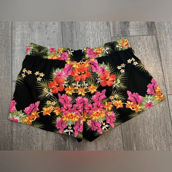 Element Shorts - Picture 2 of 3